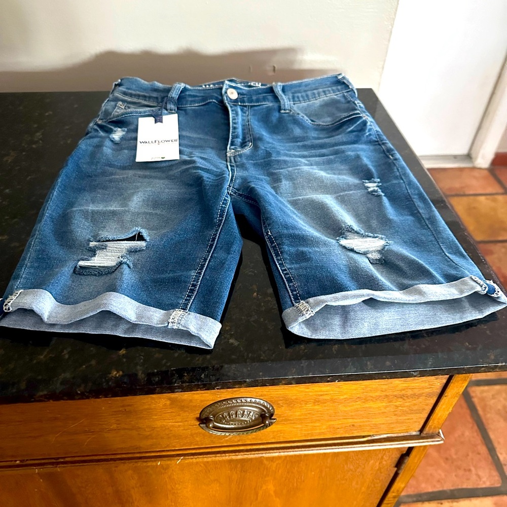 NIB WALLFLOWER Denim Bermudas 🌹